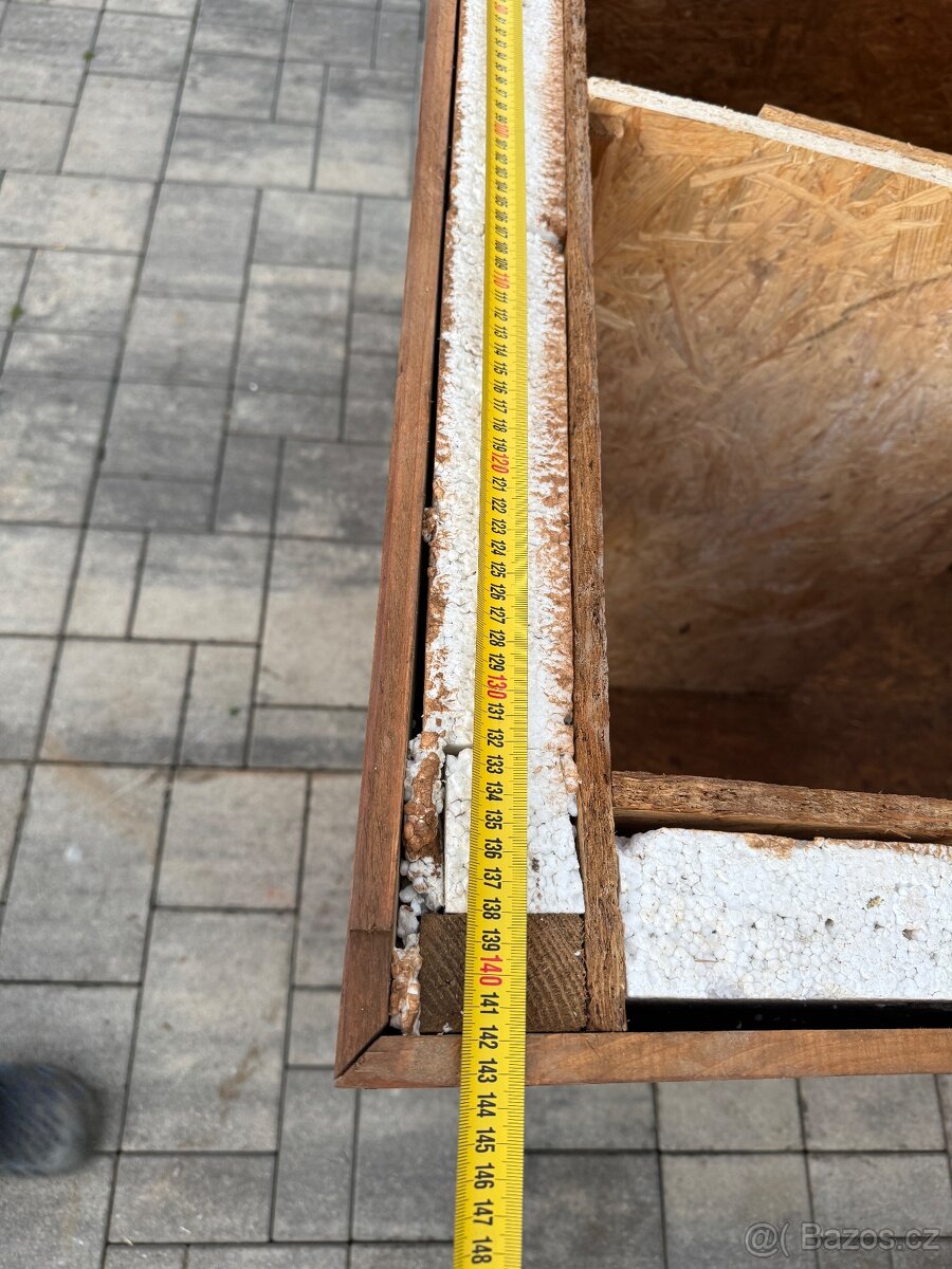 K prodeji zateplenou psí boudu pro středně velké plemeno. - 14