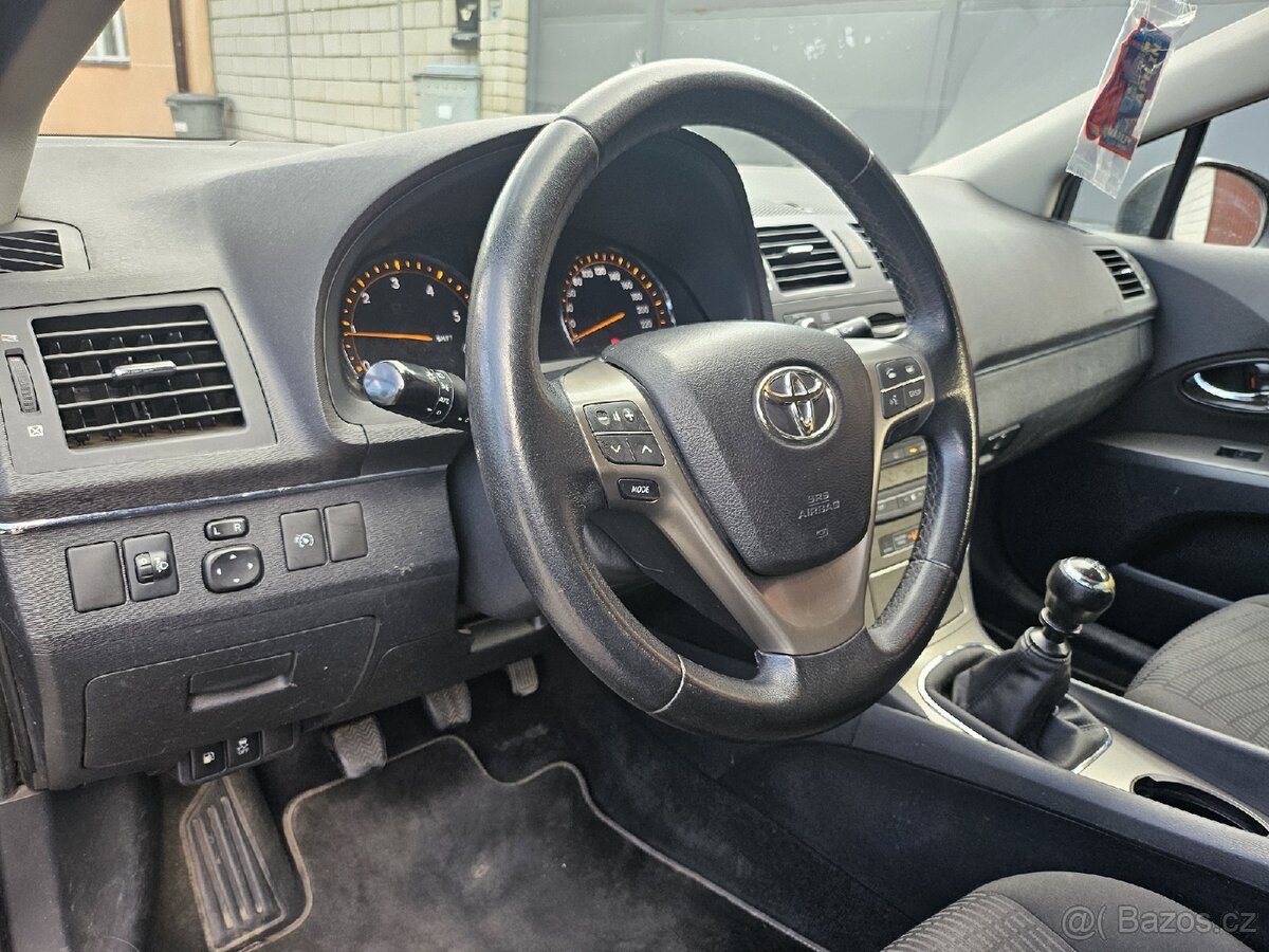 Toyota Avensis kombi ,2.0D-4D 93kW,klima - 14