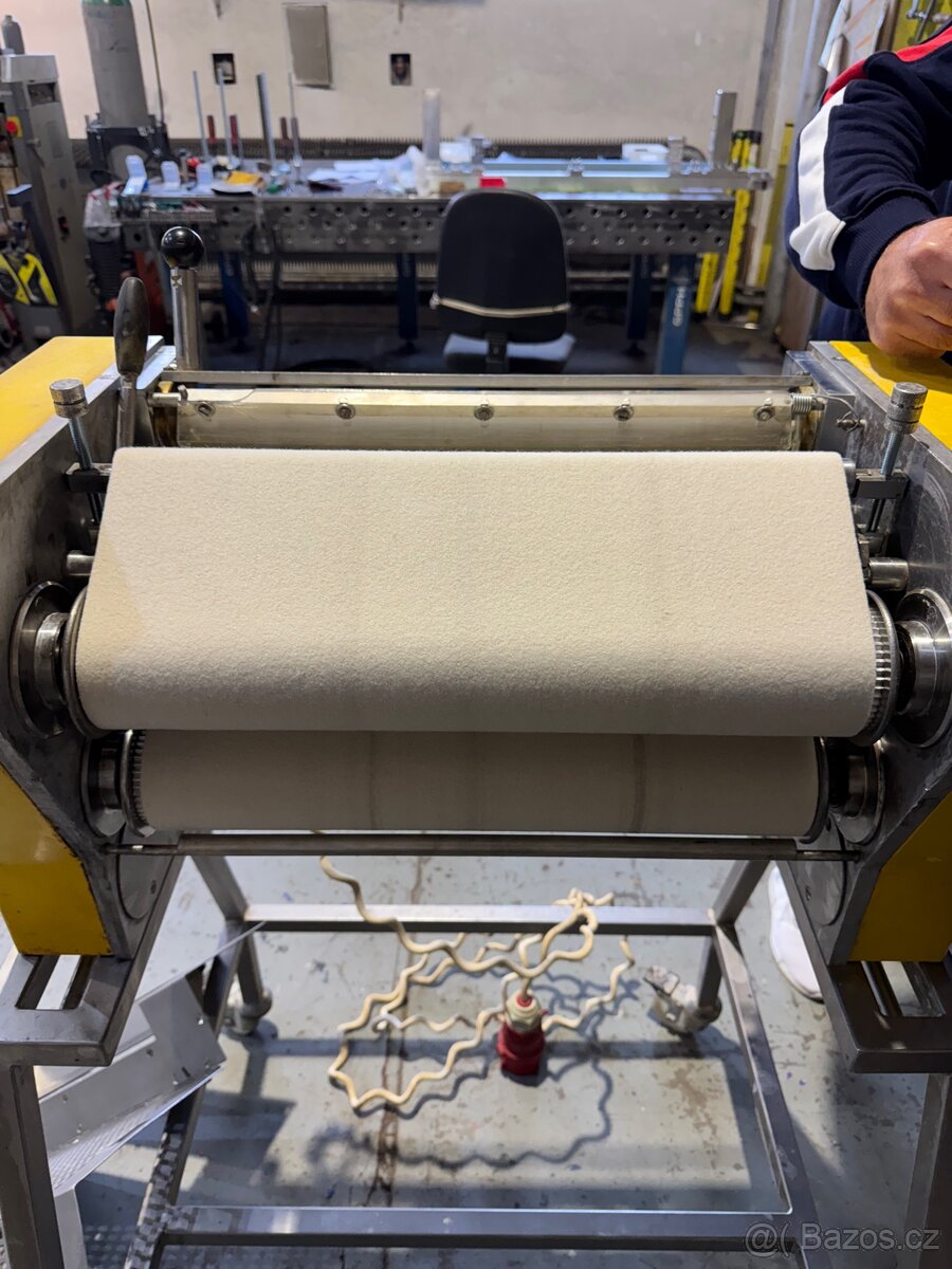 Stroj na rohlíky Rollomat R1 - 14