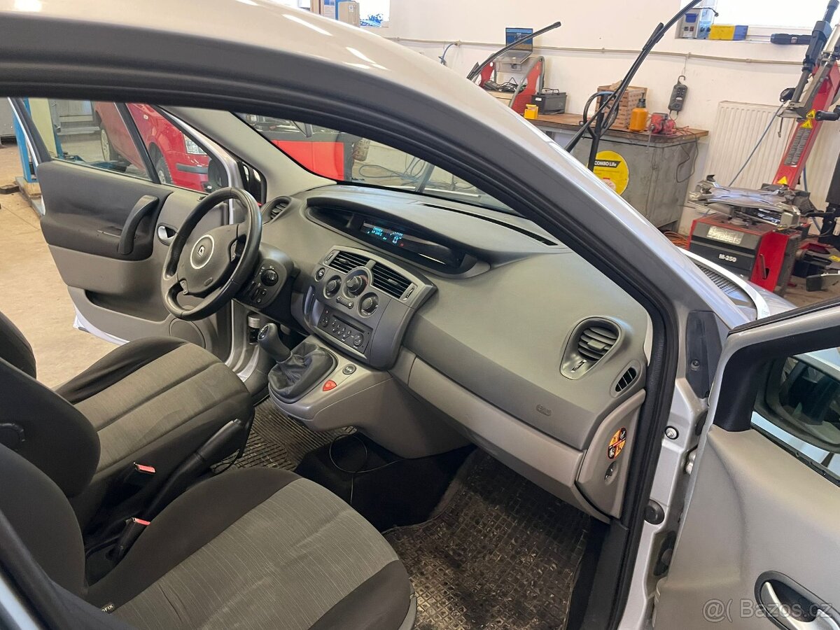 Renault Megane Scenic - 14