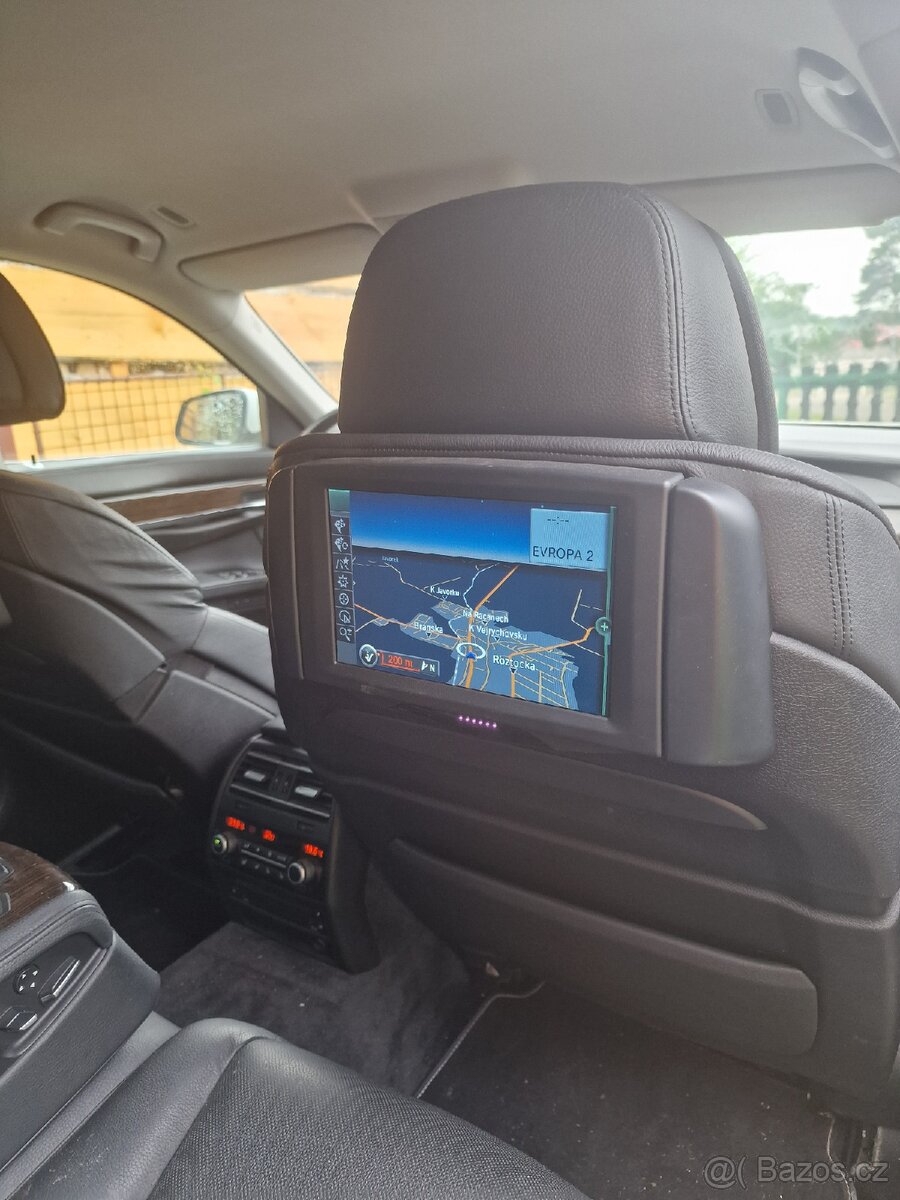 BMW 750i 4.4 V8 bi-turbo F01 2009 - 14