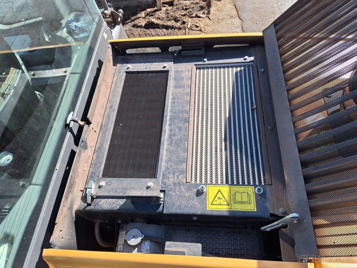 Case 621G XT - kloubový kolový nakladač 14t - 14