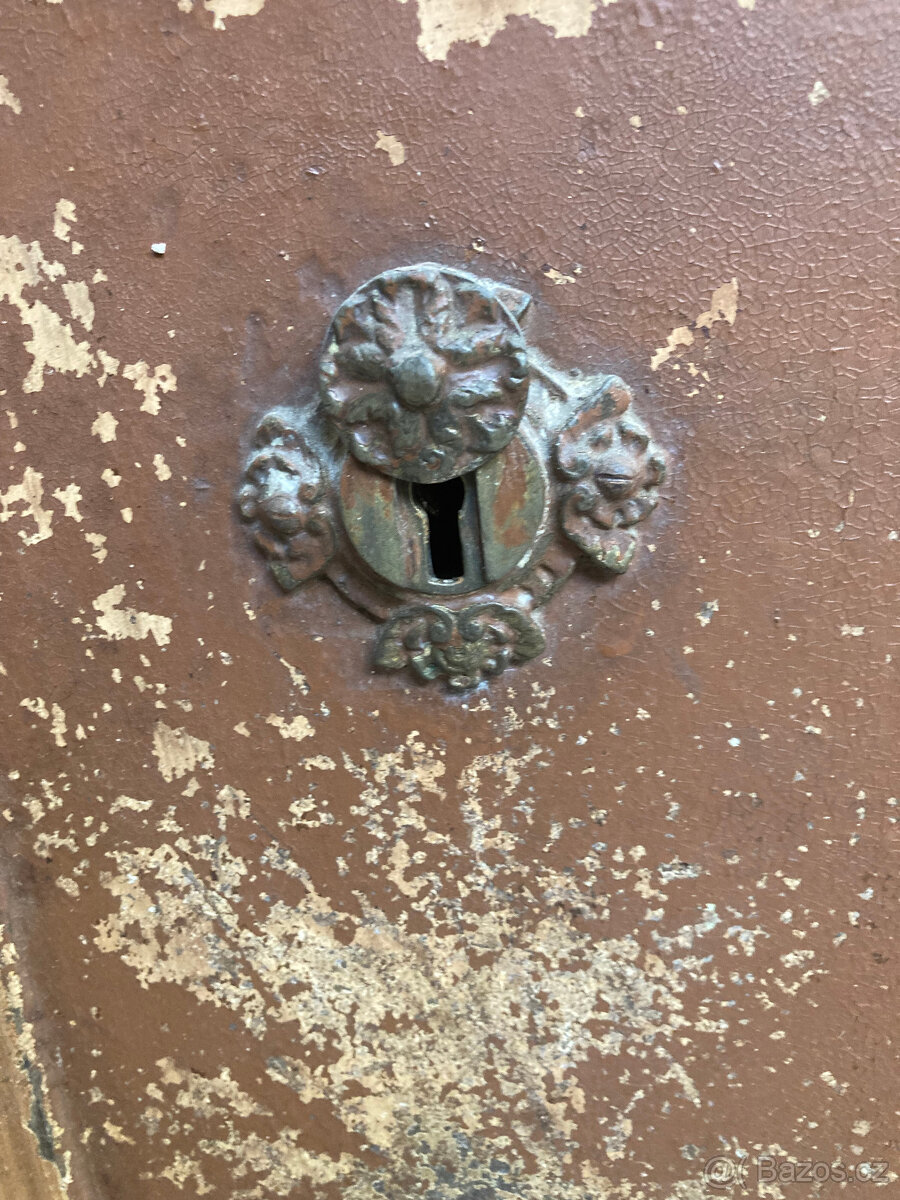 Trezor starožitný Popelka za 12.000 kč - 14