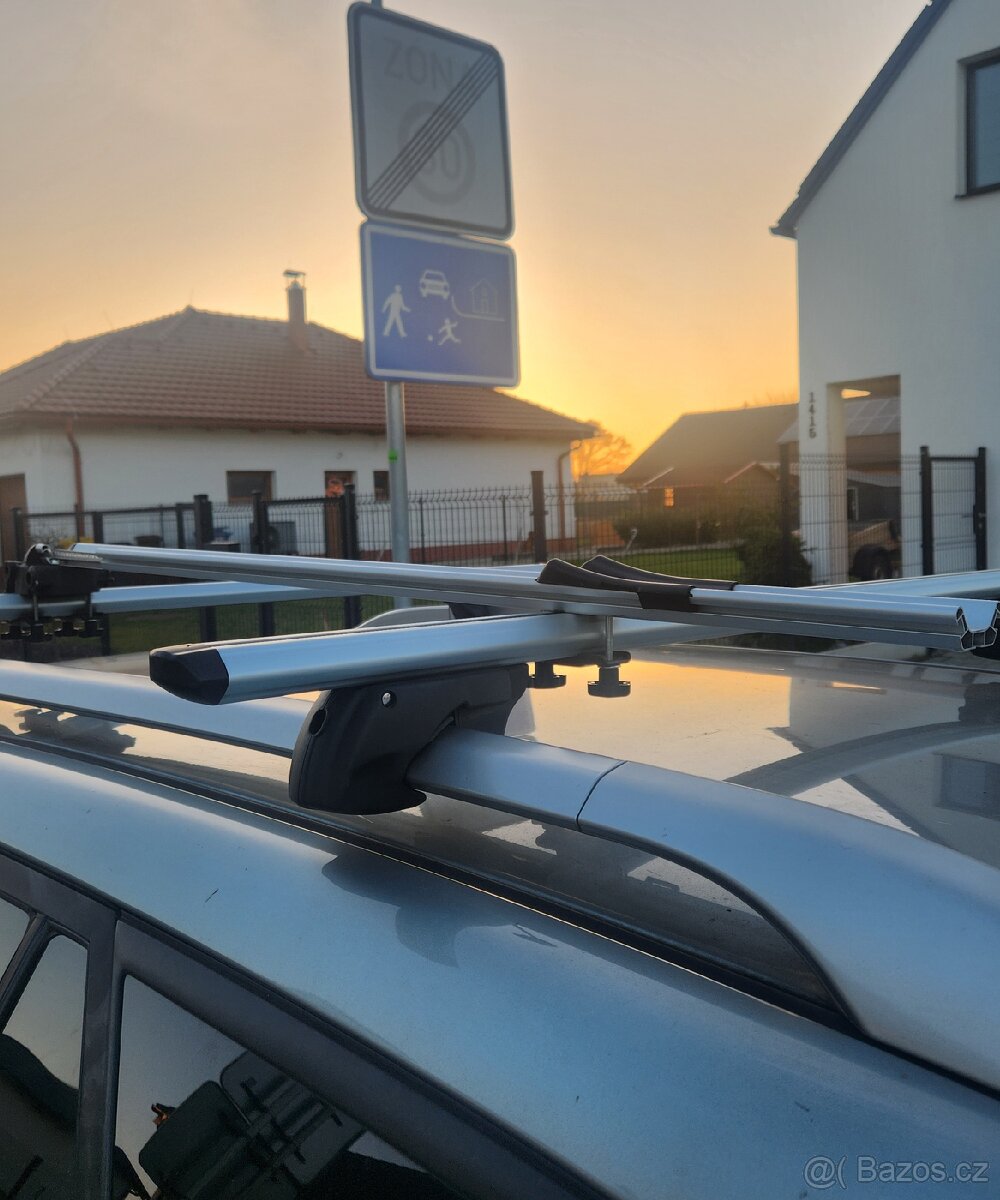 Toyota Avensis 2.2D Top Stav - 14