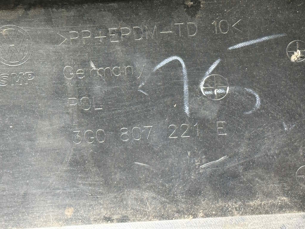 VW PASSAT B8 FACELIFT - náraznik 4xPDC - 3G0807221E - 14