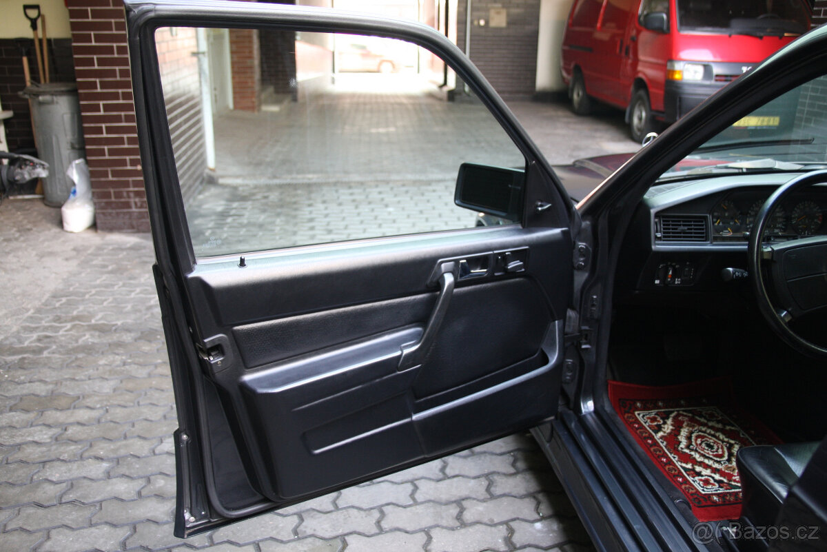 Mercedes-Benz 190 2,5 16V - 14
