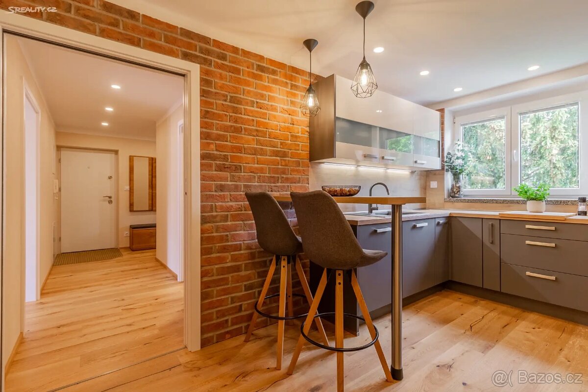 Pronájem bytu 2+1 65 m², Čéčova 34, České Budějovice 3 - 14