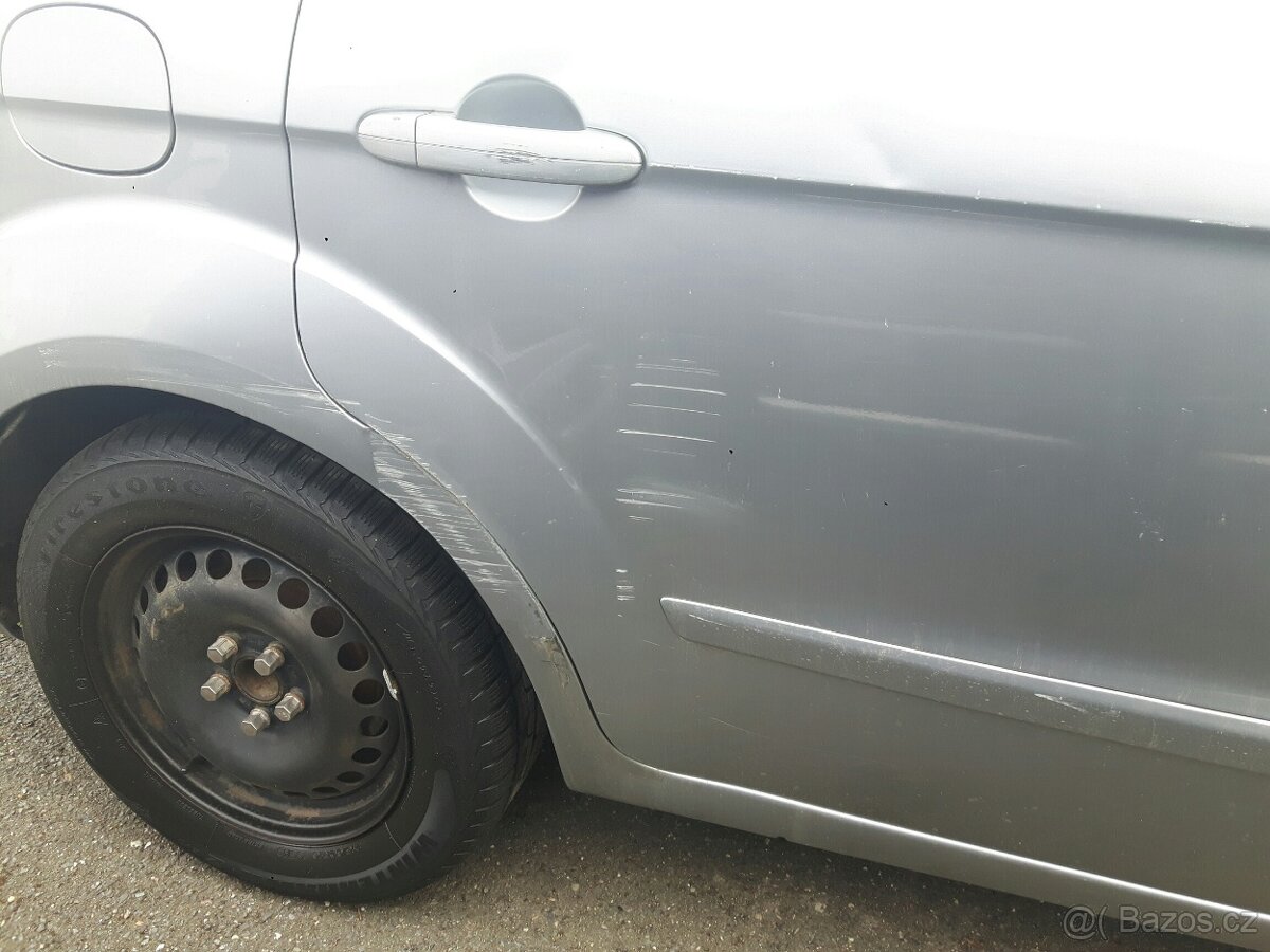 Ford S-MAX 2.0i 107Kw Titanium ,odp. DPH, 7 míst - 14