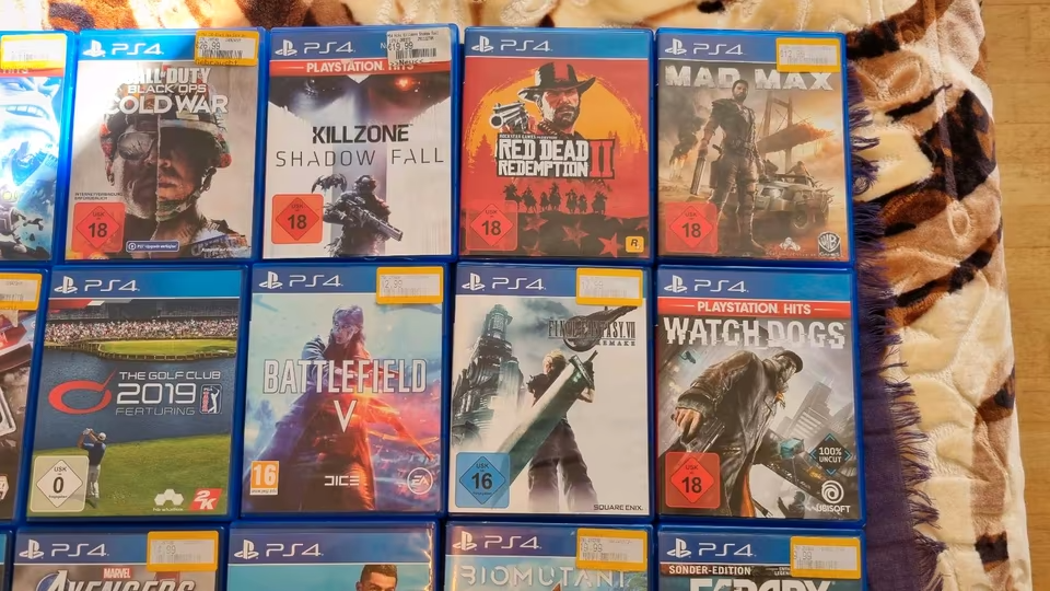 PLAYSTATION 4 + 28 HER - 14