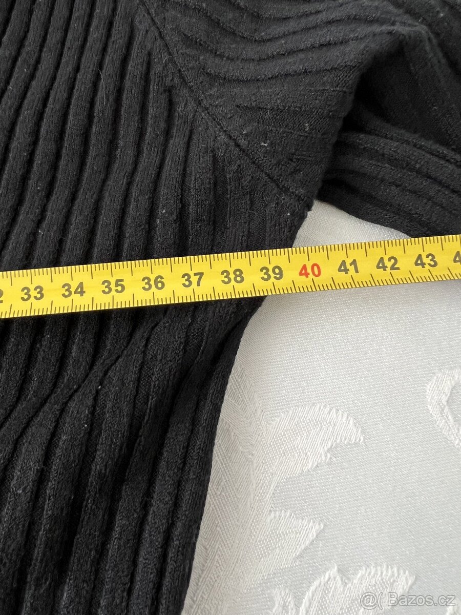 Dáms. černý top/tričko/svetřík s dl. ruk. a výstřihem – M/L? - 14