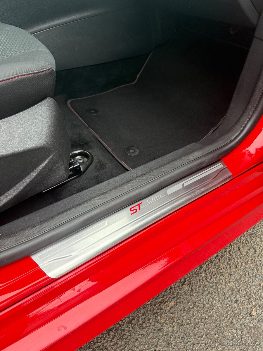 Ford Focus ST-Line Red&Black Edition - 14