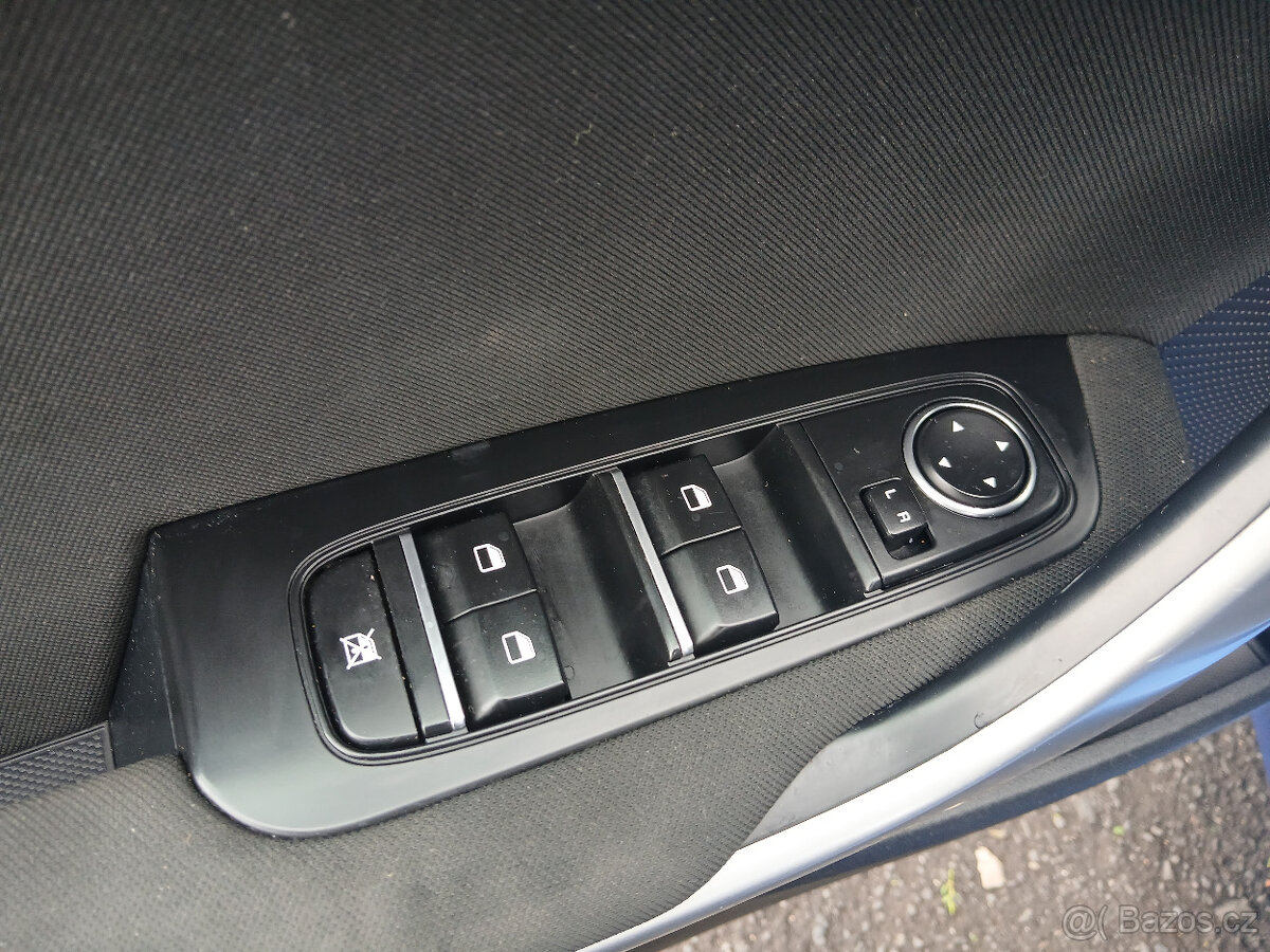 Kia Cee´d Combi 1,0 T-GDI MÁLO NAJETO, DPH - 14