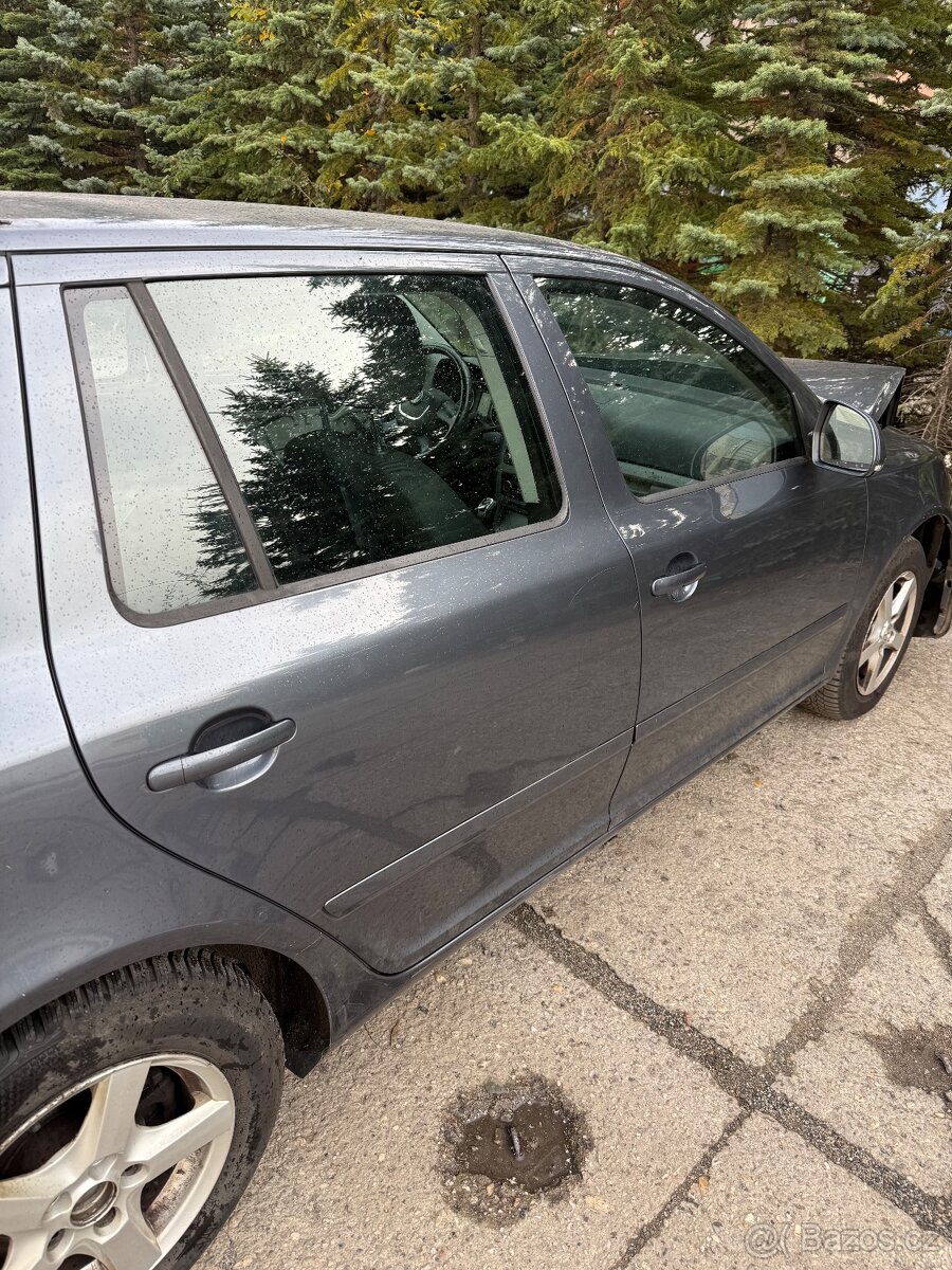 Zadní část + světlý interiér Octavia 2 Facelift - 14