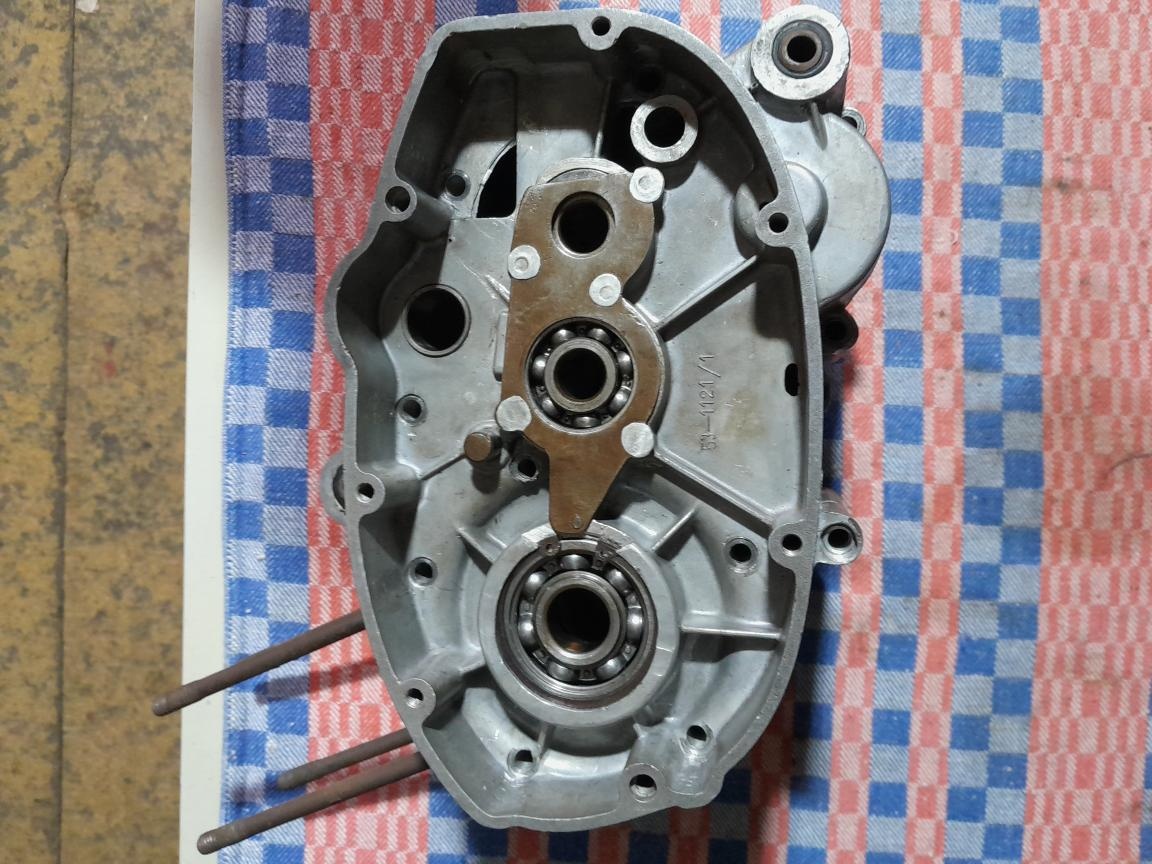 Jawa 90,rám+díly - 14