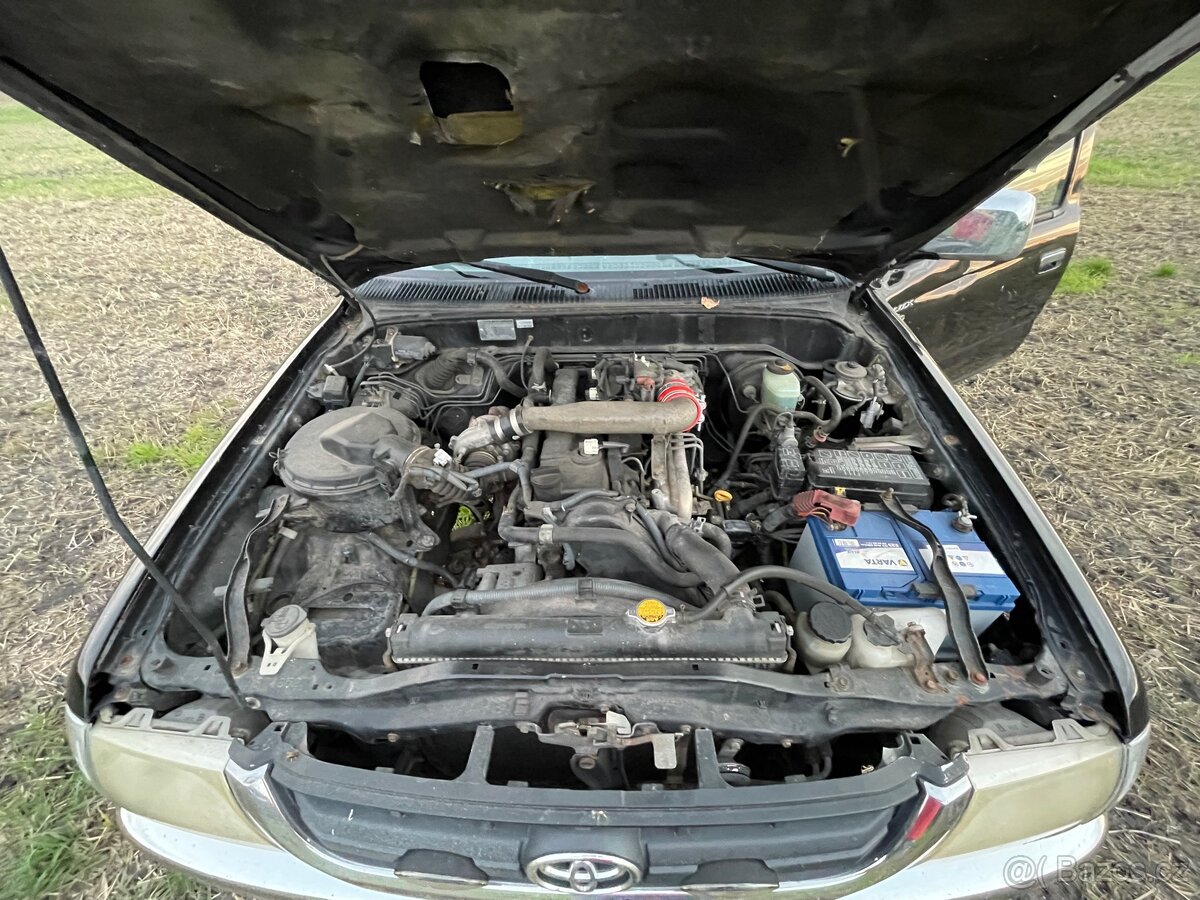 Toyota Hilux SR5 - 14