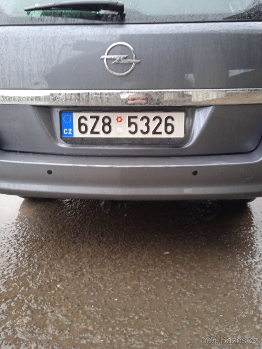 Opel Astra H caravan - 14