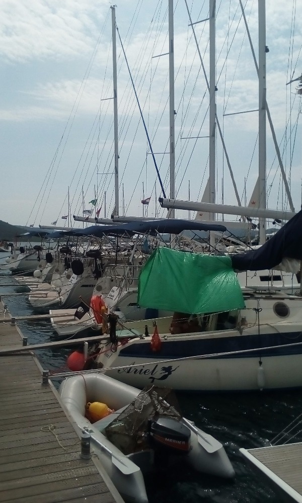 🛥️ Plachetnice Ariel – stabilní německá klasika s přívěsem - 14