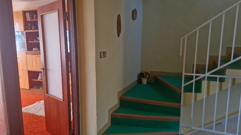 Prodej domu s terasou, garáží S výhledem na Lysou horu. - 14