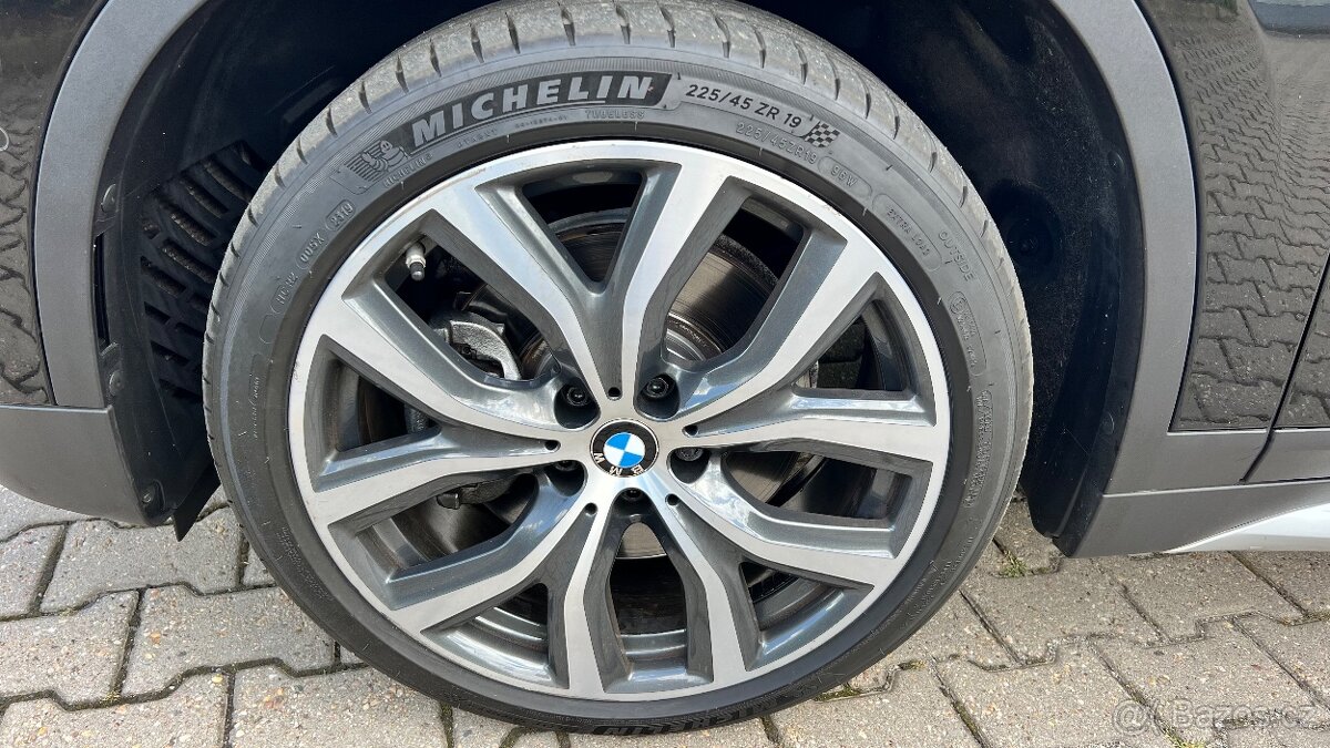 BMW X1, 2.0i sDrive, benzín, 141kw, 2019, Servis BMW - 14