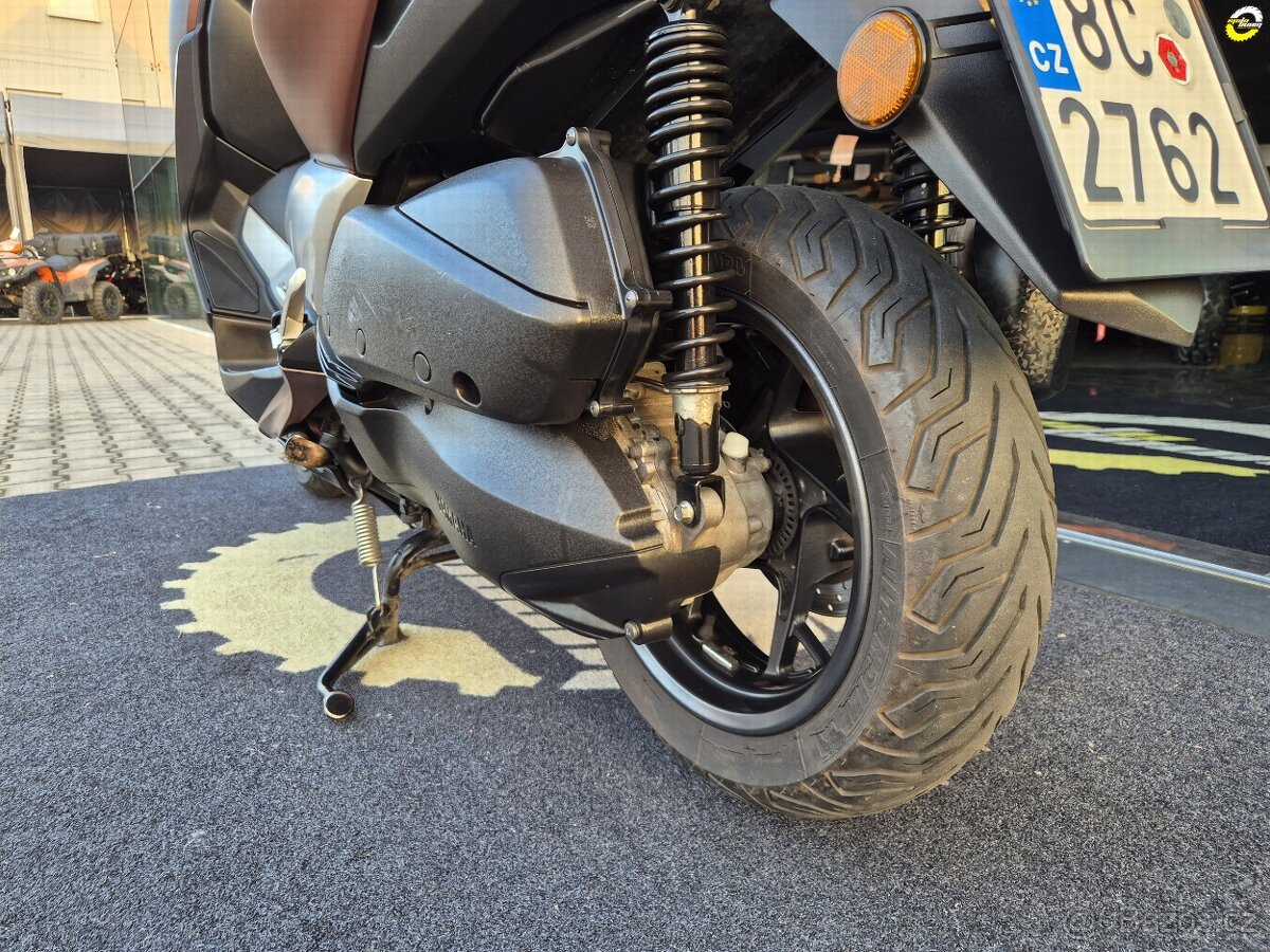 Yamaha X-Max 300 - 14