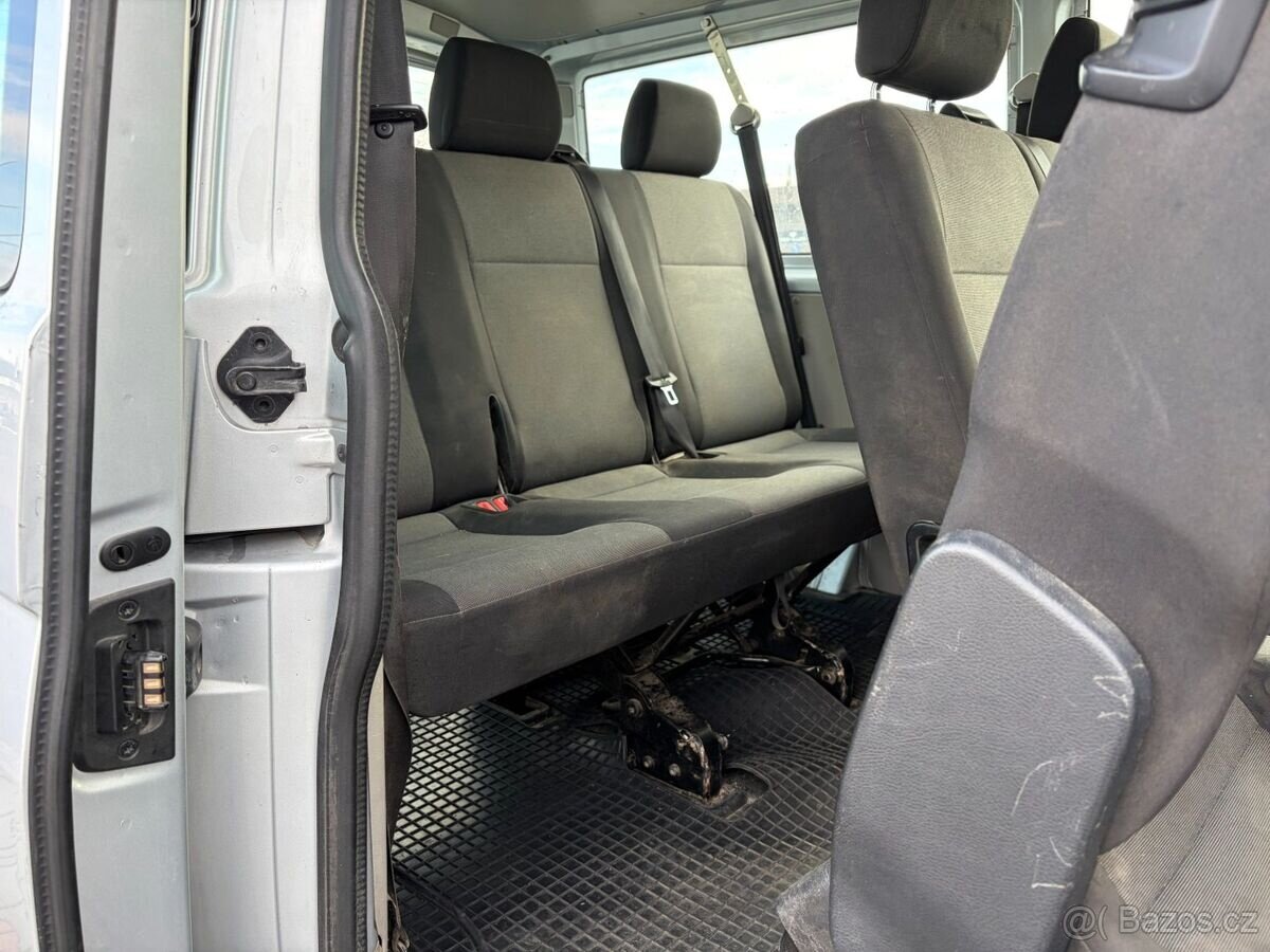 Volkswagen Transporter 2.0 TDi 1.maj.ČR 9míst long - 14