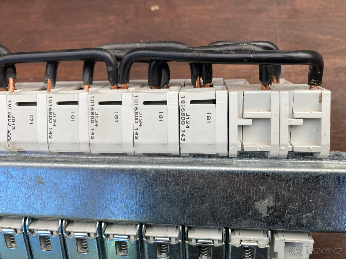 Součástky elektro, použité, jističe, rozvaděč za 500 kč - 14