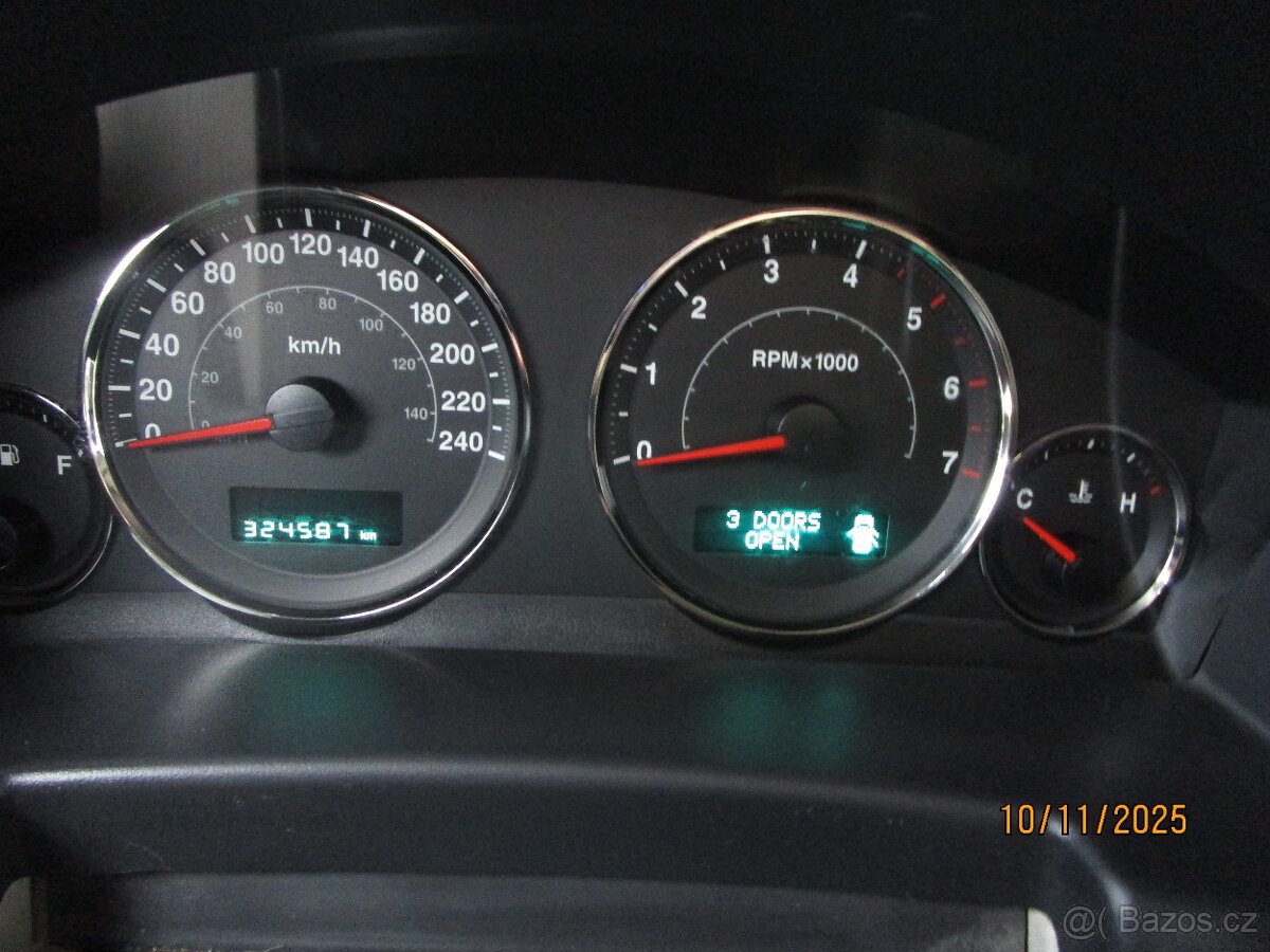 Jeep Commander 3,0 CRD 160Kw - 7 míst - 14