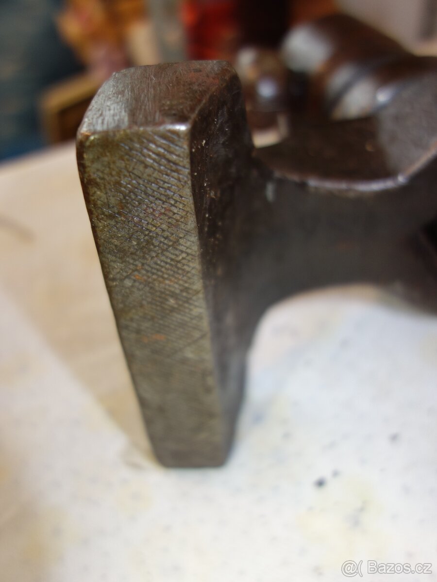 Veliký kovářský svěrák, svěrka - 14