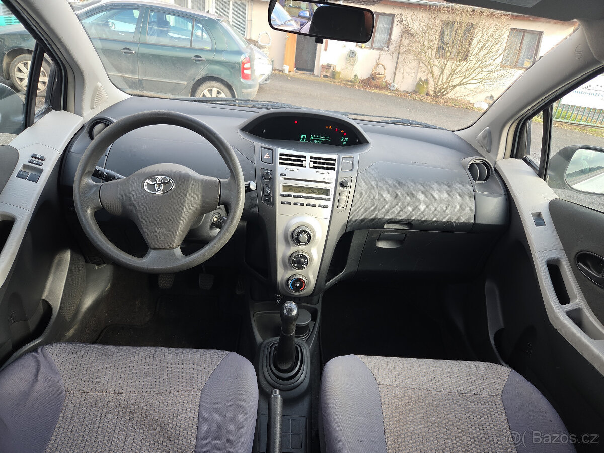 Toyota Yaris 1.3i (64 kW) - 14