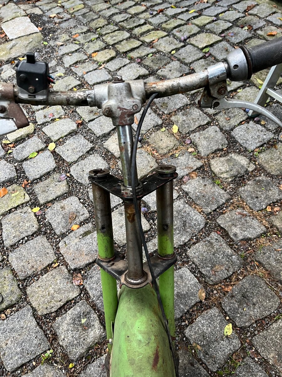 Vidlice, řídítka, kolo a blatník Jawa pionýr 555 - 14