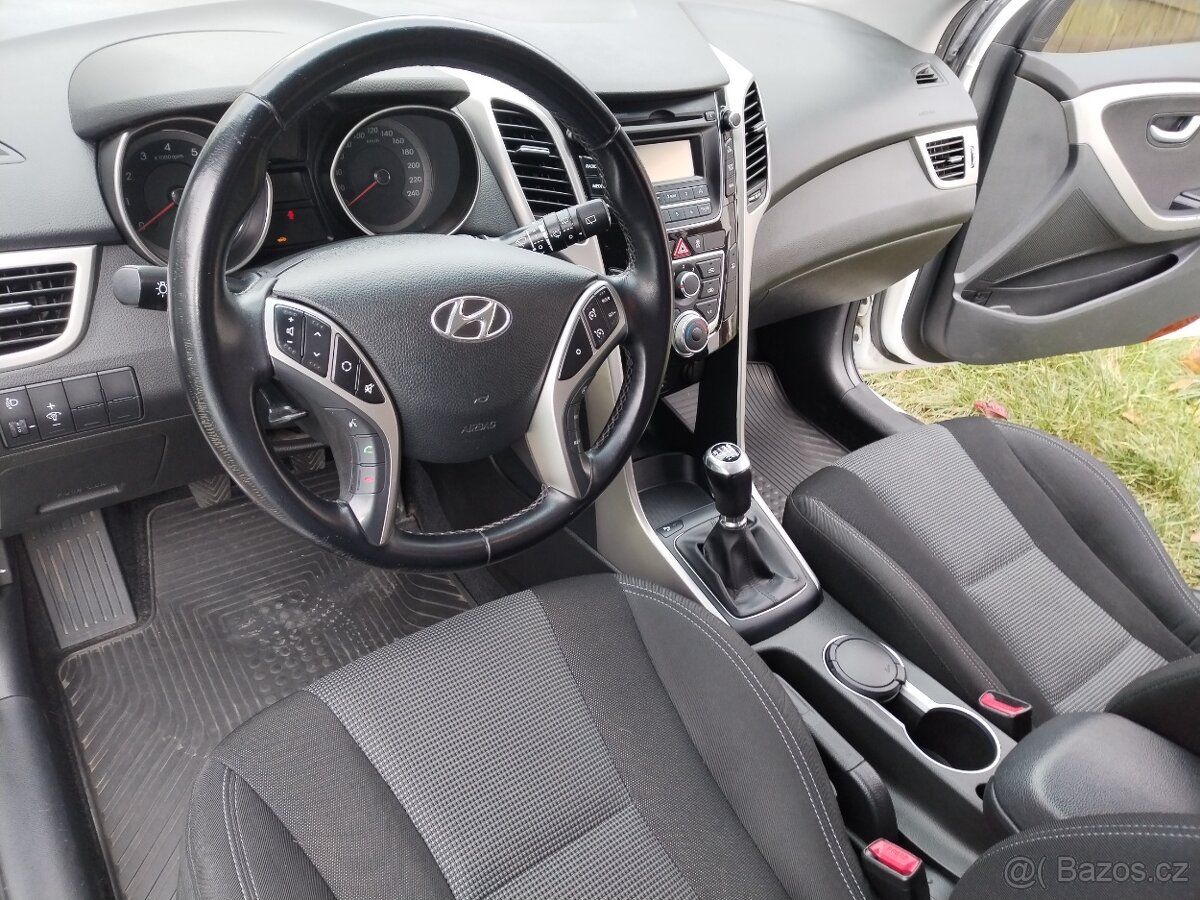 Hyundai i30 1.6 benzín 88kw-Koup.ČR,1 MAJITEL,CEBIE,SERVIS - 14