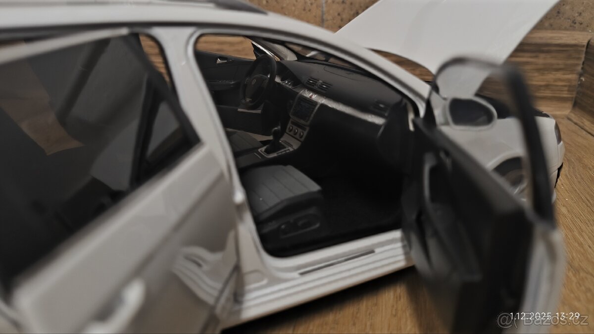 Model Volkswagen Passat Variant R36 1:18 NZG - 14