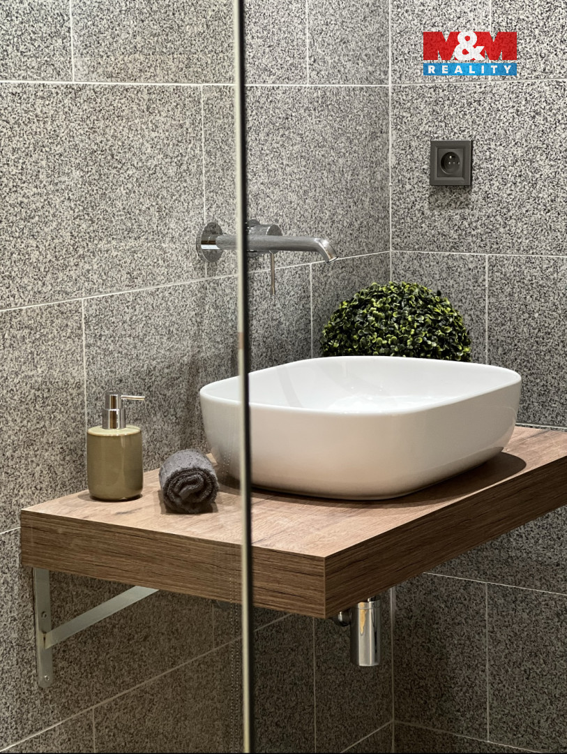 Prodej chalupy s dvěma apartmány 2+kk, Mikulovice - 14