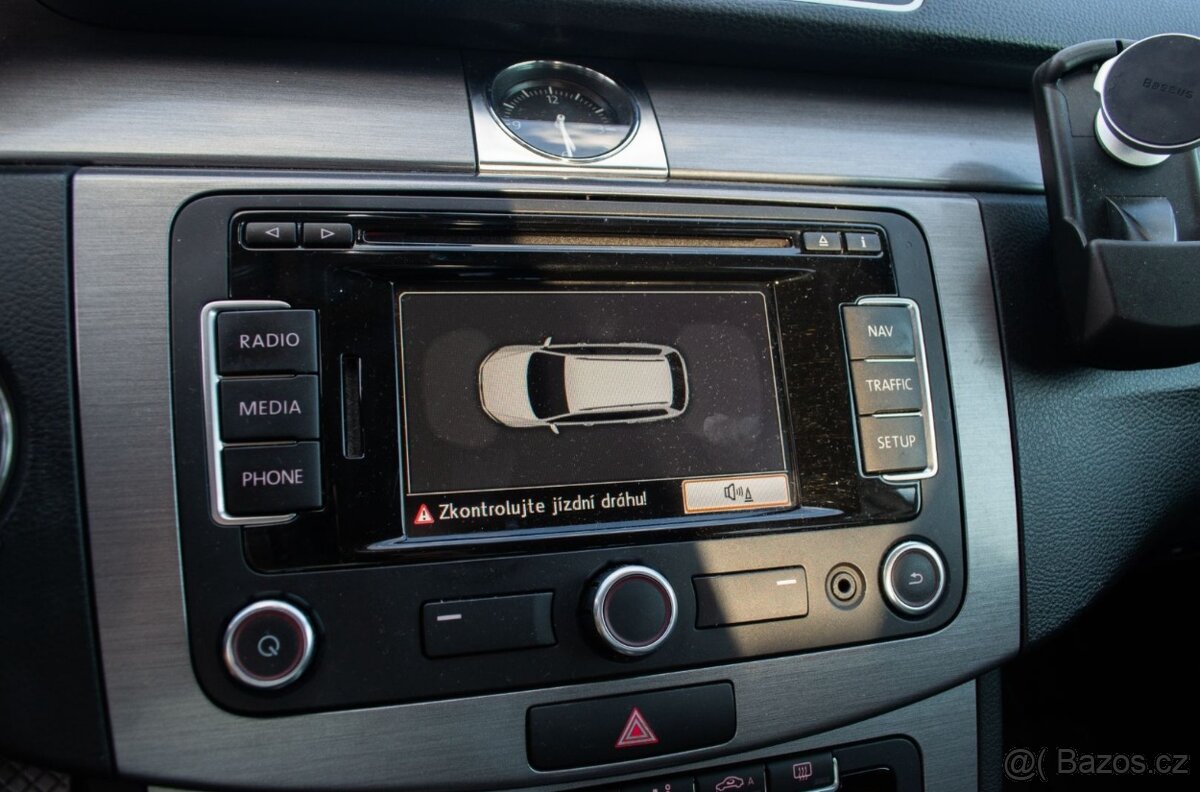 Volkswagen Passat B7 Combi 2.0 TDI DSG - 14