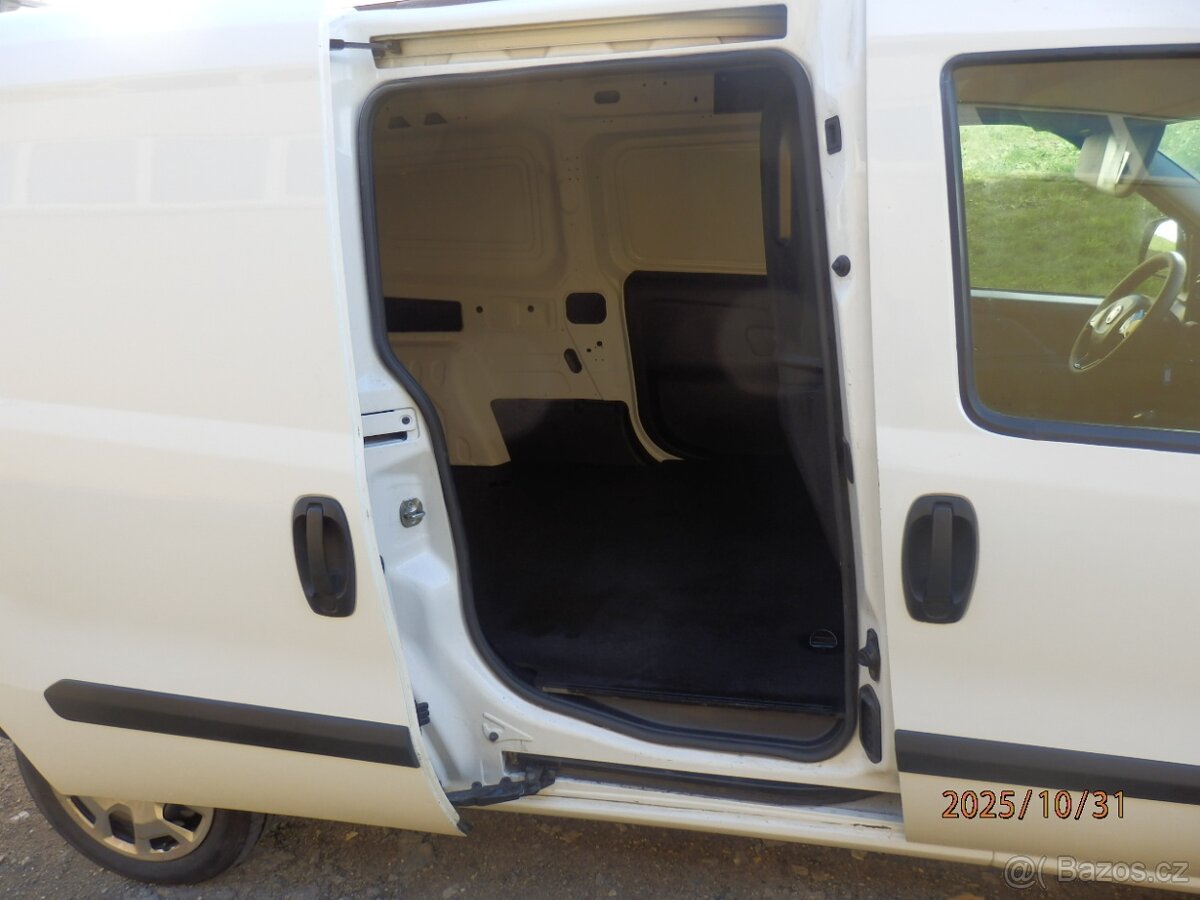 Fiat Doblo Maxi Combi 1,6 JTD 77 kW 2019 původ ČR - 14
