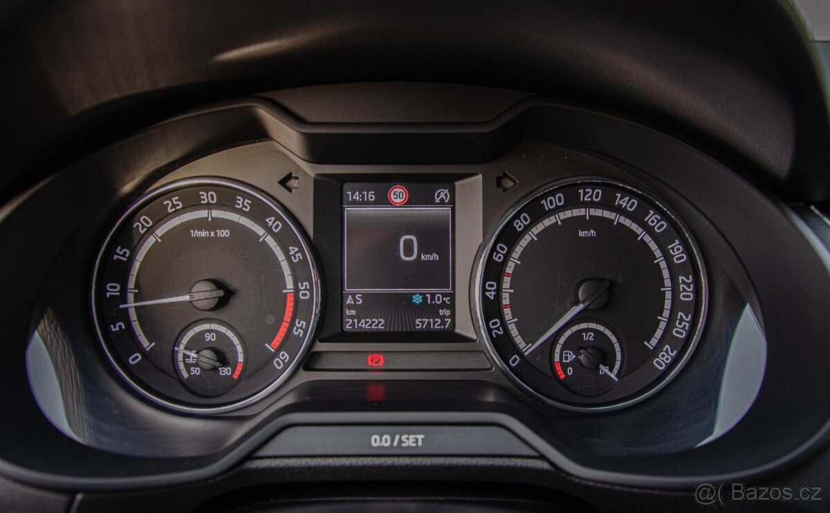 Škoda Octavia Combi 2.0 TDI RS - 14