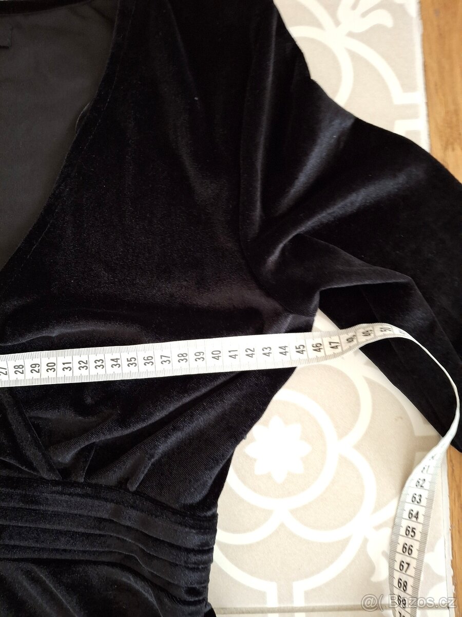 Nové s visačkou černé pružné sametové šaty Reserved M midi - 14