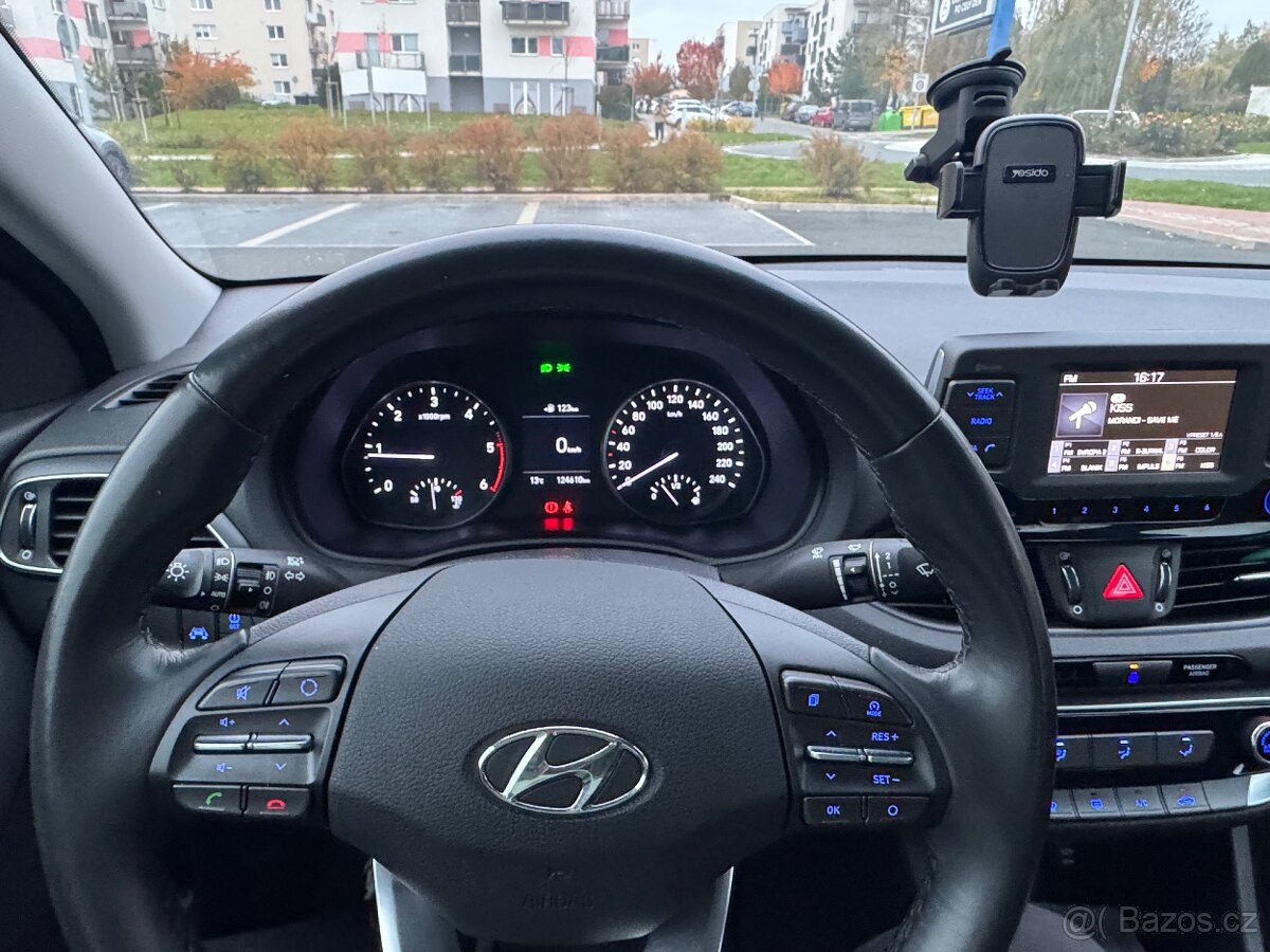 Hyundai i30 Fastback 1.6 CRDi (100 kW) – 1 majitel - 14