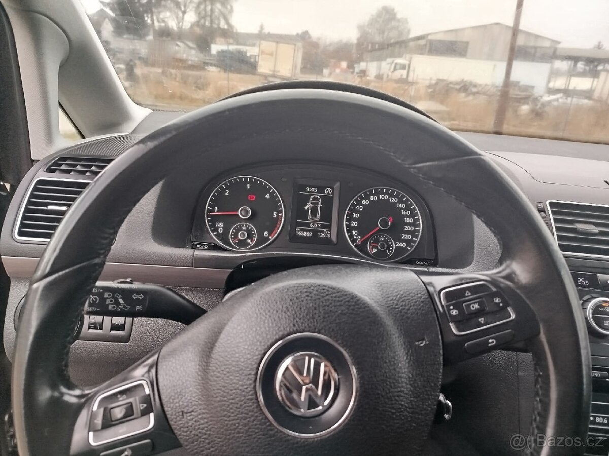 Volkswagen Touran - 14