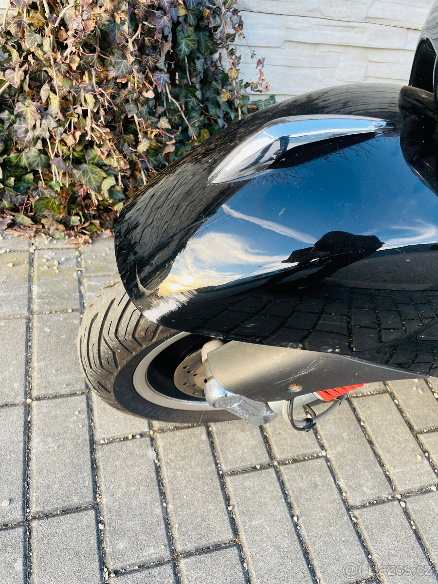 Vespa 300 GTS Super HPE 18kW - 14