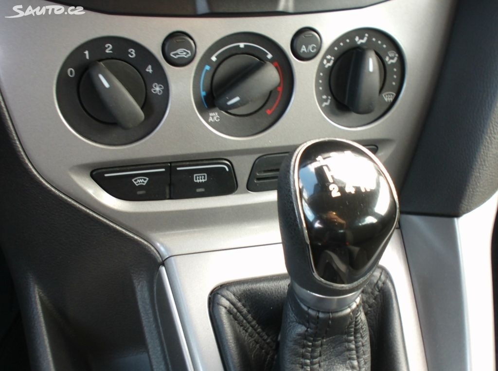 Ford Focus 1,6 16V kombi parksenzory,vyhřív sedadla,serviska - 14