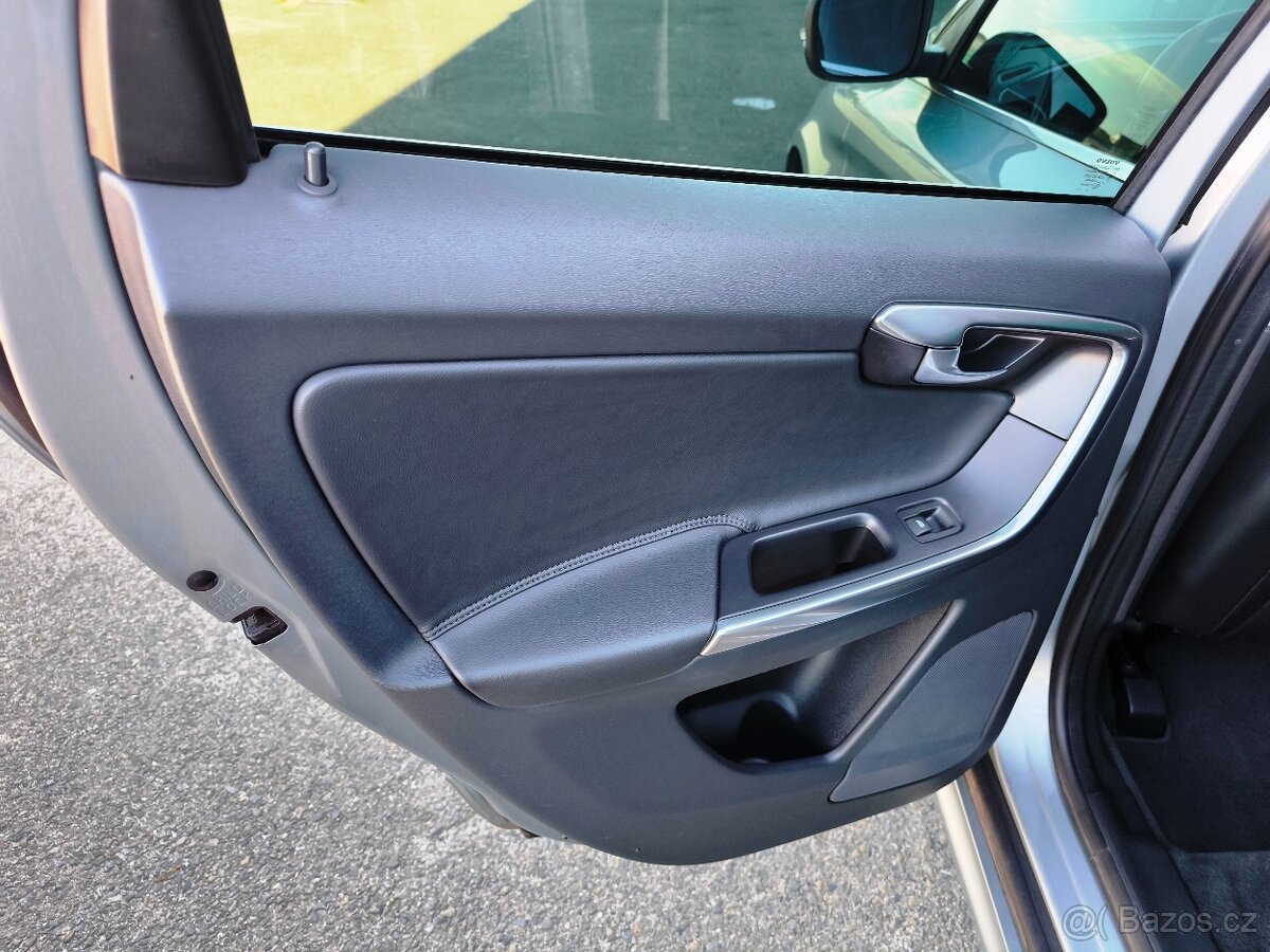 Volvo XC60 D4/133kW SUMMUM - 14