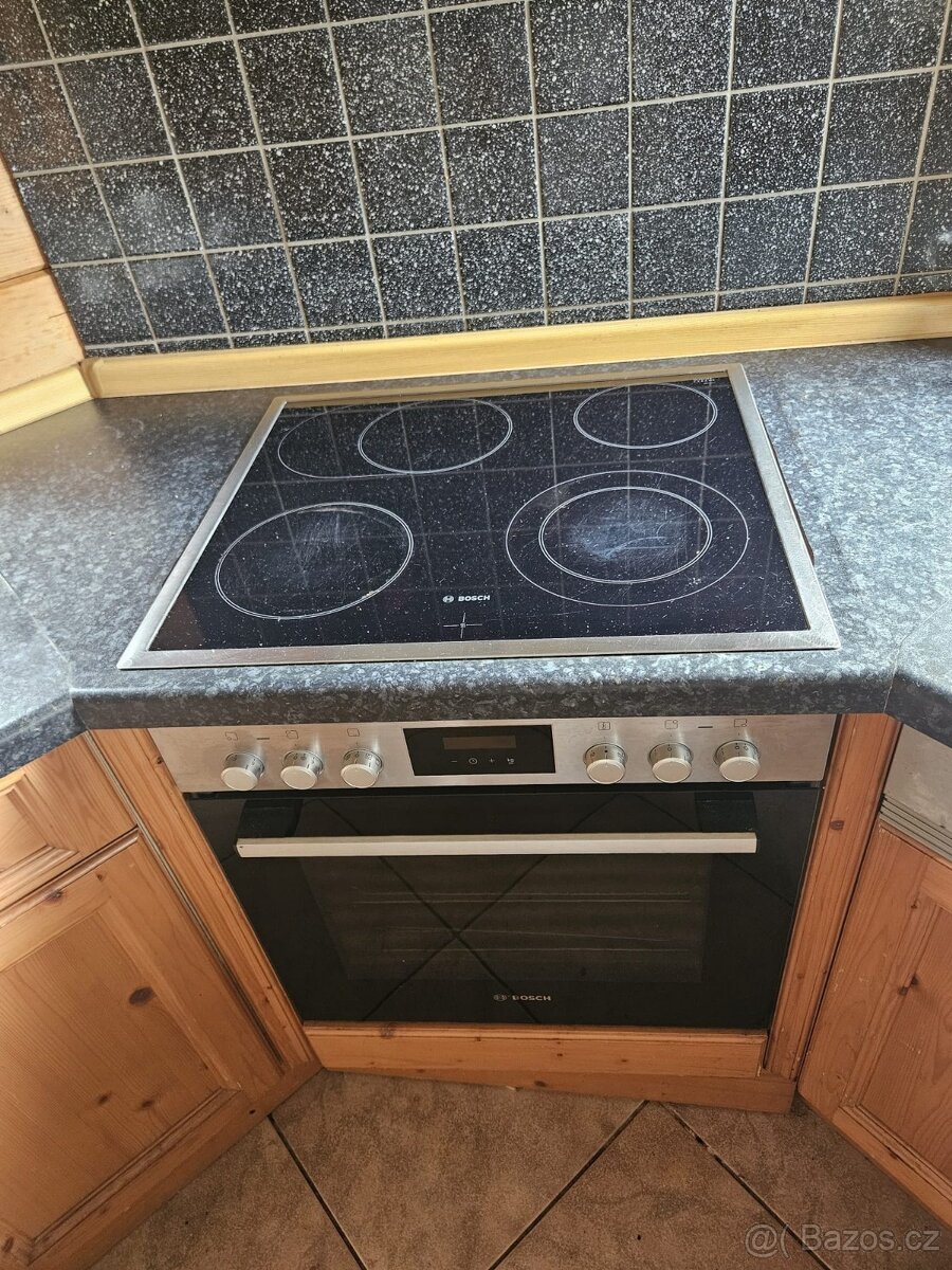 Masivní kuchyňská linka z Německa se spotřebiči - 14