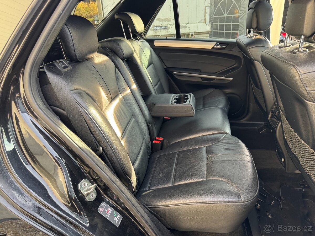 Mercedes-Benz ML 300 CDI 7G 136t km 4-Matic r.2010 - 14