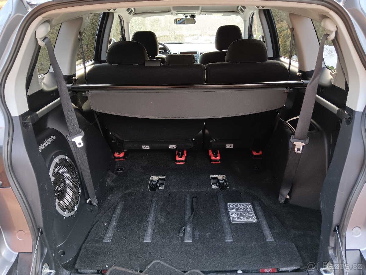 Mitsubishi Outlander, 2.2 DI-D 4x4 115Kw 7míst - 14