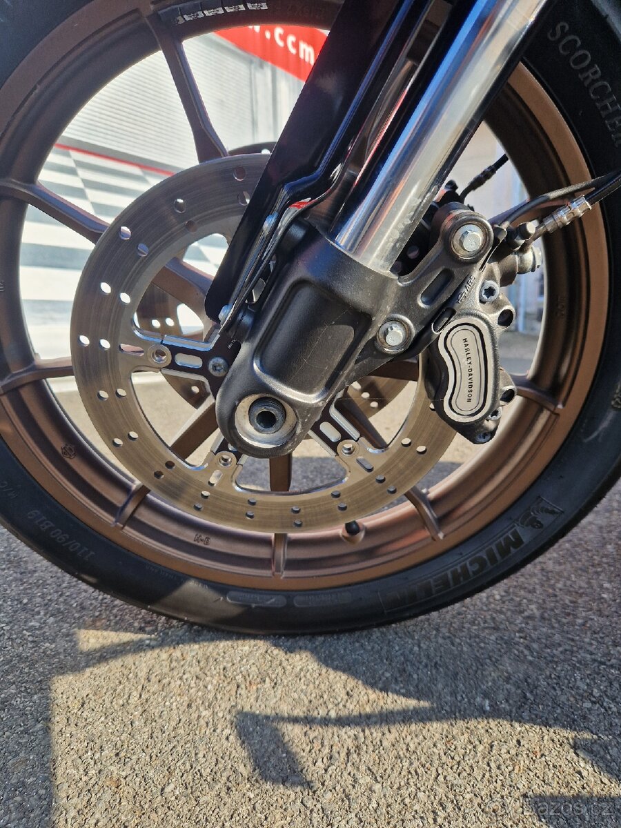 Harley davidson LowriderST - 14