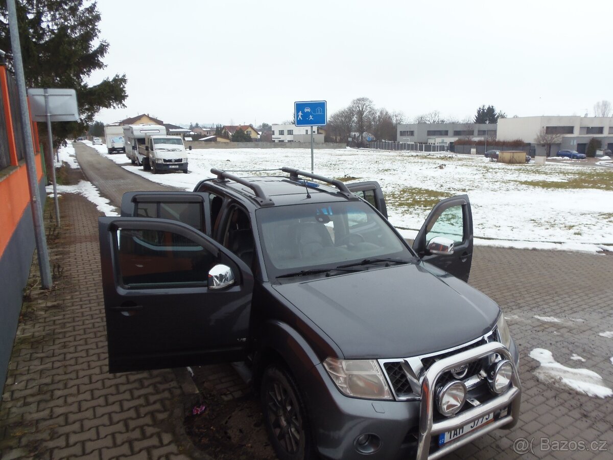 Nissan Navara 3.0 D Double-cab 4x4 tažné 3T - 14