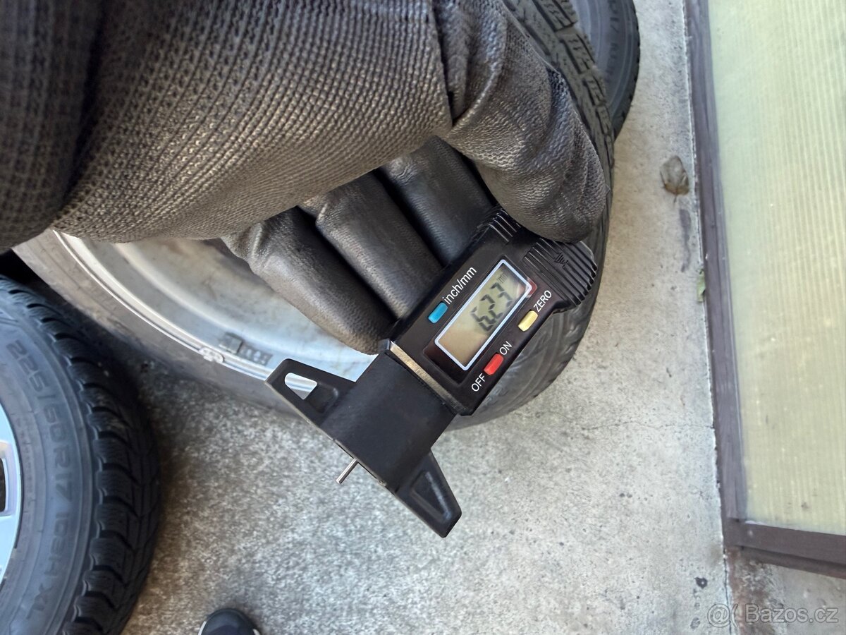 Alu kola Hyundai 5x114,3 R17 zimni Nokian 225/60/17 - 14