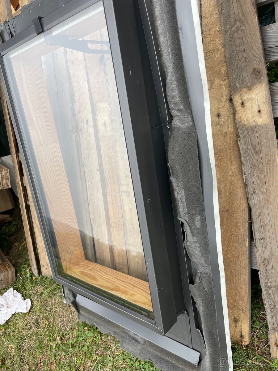 Střešní okno značky Roto - 14