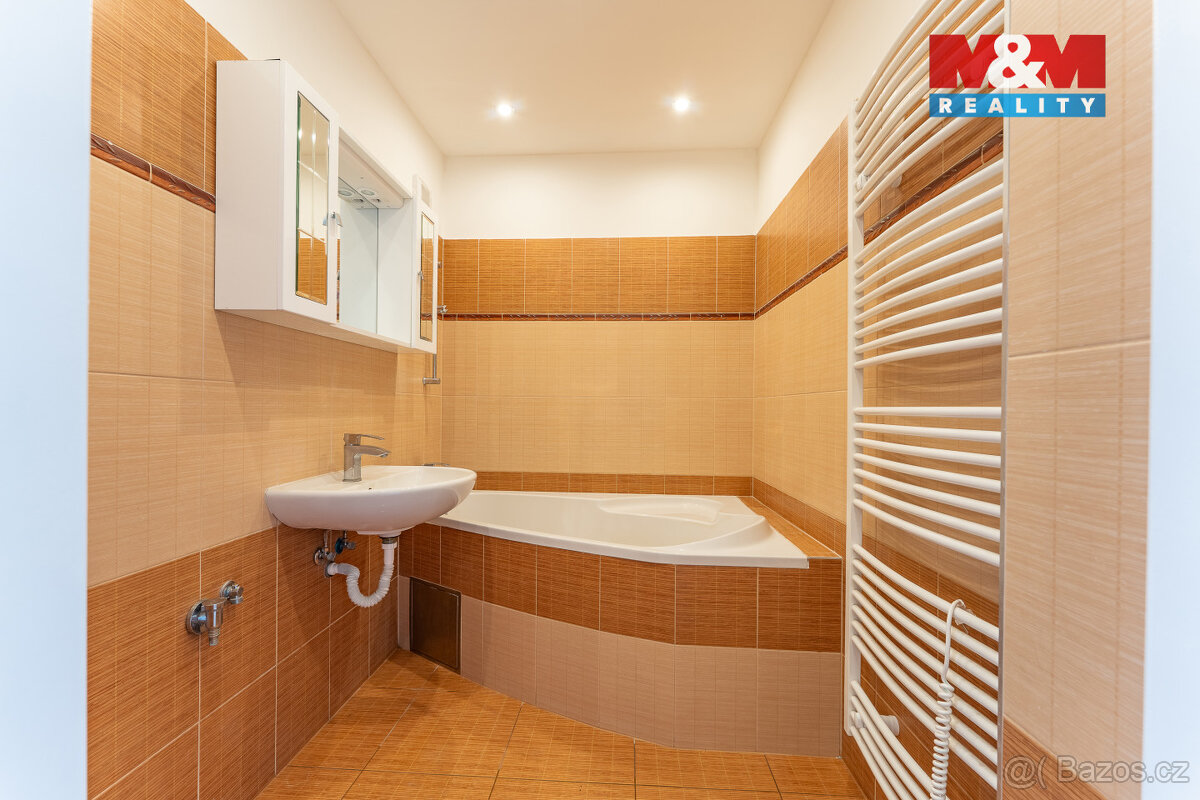 Prodej bytu 3+1, 74 m², Praha, ul. Poznaňská - 14